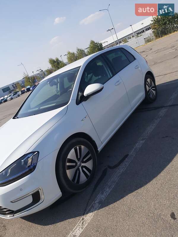 Фото Volkswagen e-Golf з оголошення AUTO.RIA
