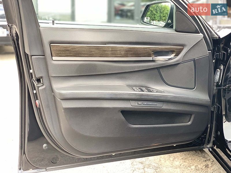 Фото BMW 7 Series з оголошення AUTO.RIA