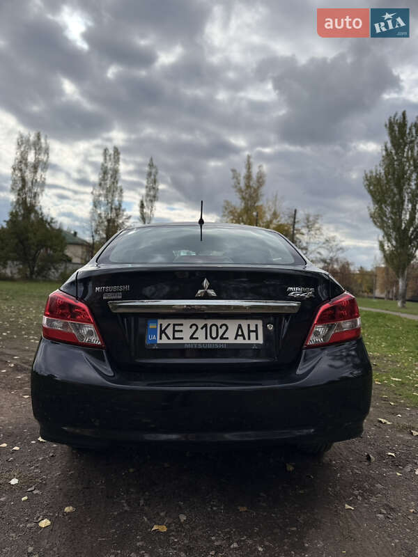 Фото Mitsubishi Mirage з оголошення AUTO.RIA