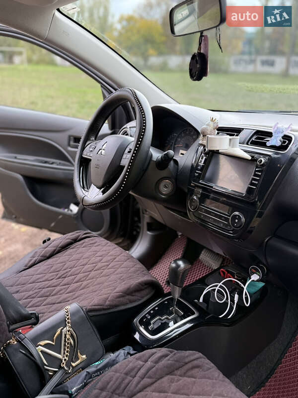 Фото Mitsubishi Mirage з оголошення AUTO.RIA