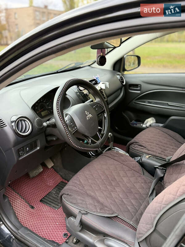 Фото Mitsubishi Mirage з оголошення AUTO.RIA