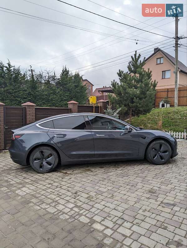 Фото Tesla Model 3 з оголошення AUTO.RIA