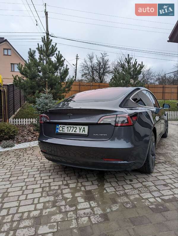 Фото Tesla Model 3 з оголошення AUTO.RIA