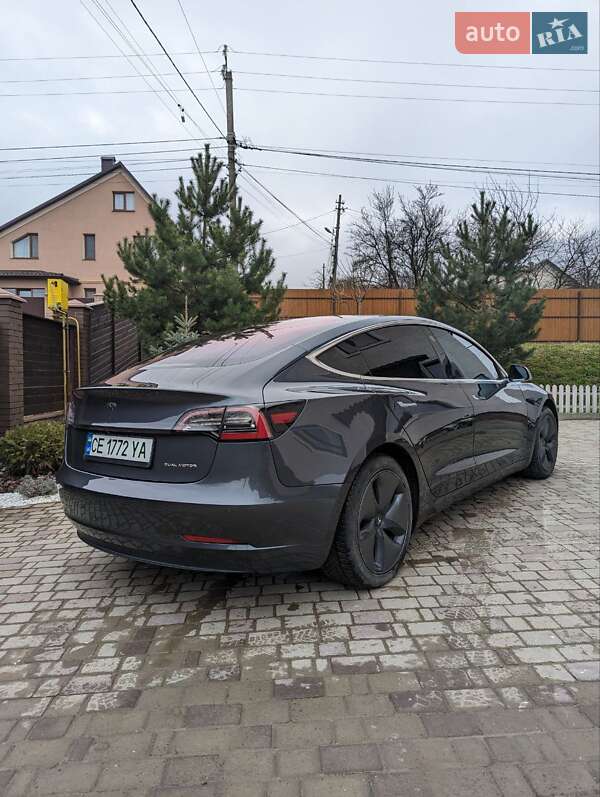 Фото Tesla Model 3 з оголошення AUTO.RIA