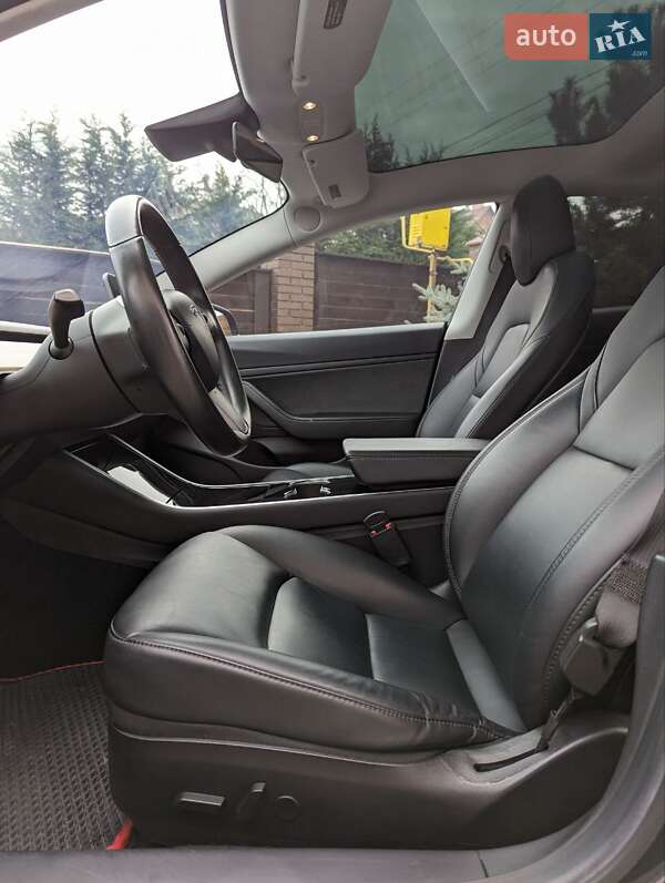 Фото Tesla Model 3 з оголошення AUTO.RIA