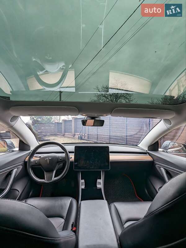 Фото Tesla Model 3 з оголошення AUTO.RIA