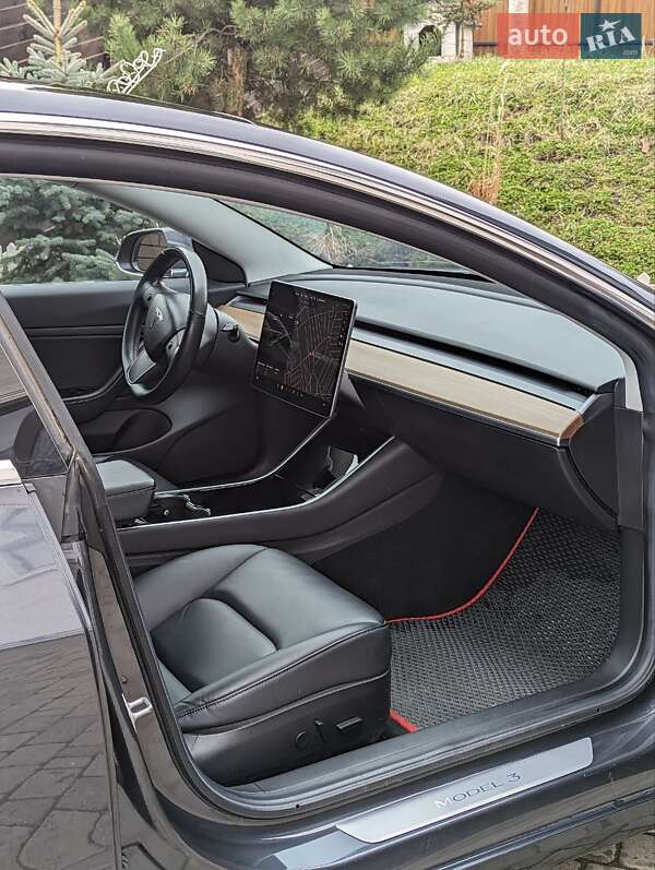 Фото Tesla Model 3 з оголошення AUTO.RIA