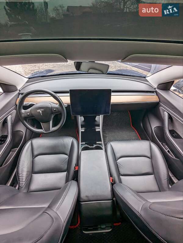 Фото Tesla Model 3 з оголошення AUTO.RIA