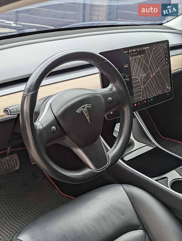 Фото Tesla Model 3 з оголошення AUTO.RIA