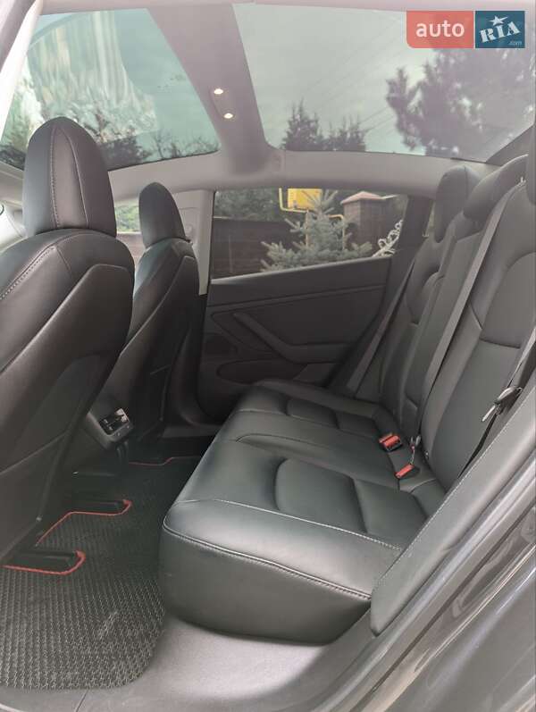 Фото Tesla Model 3 з оголошення AUTO.RIA