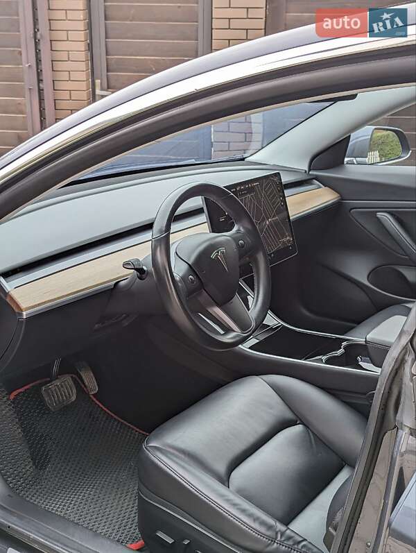 Фото Tesla Model 3 з оголошення AUTO.RIA
