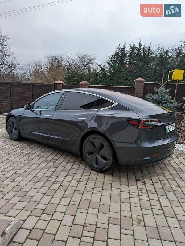 Фото Tesla Model 3 з оголошення AUTO.RIA