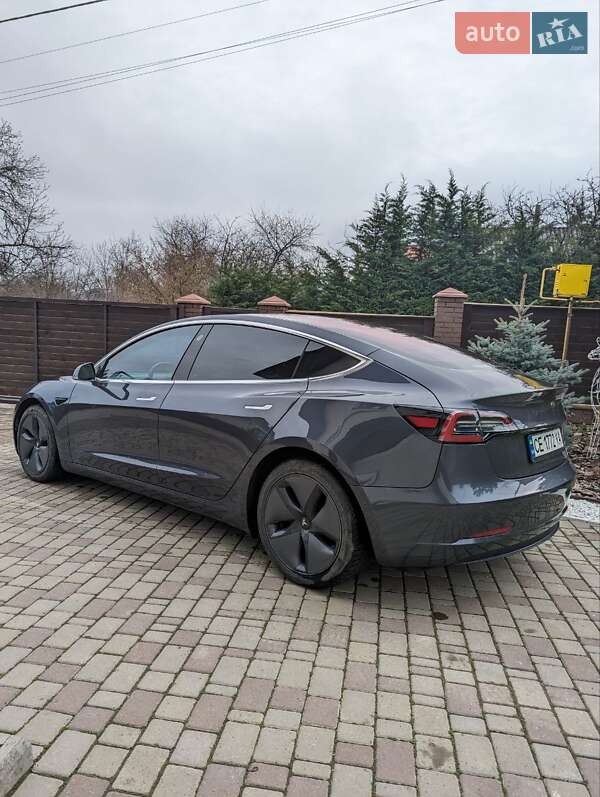 Фото Tesla Model 3 з оголошення AUTO.RIA