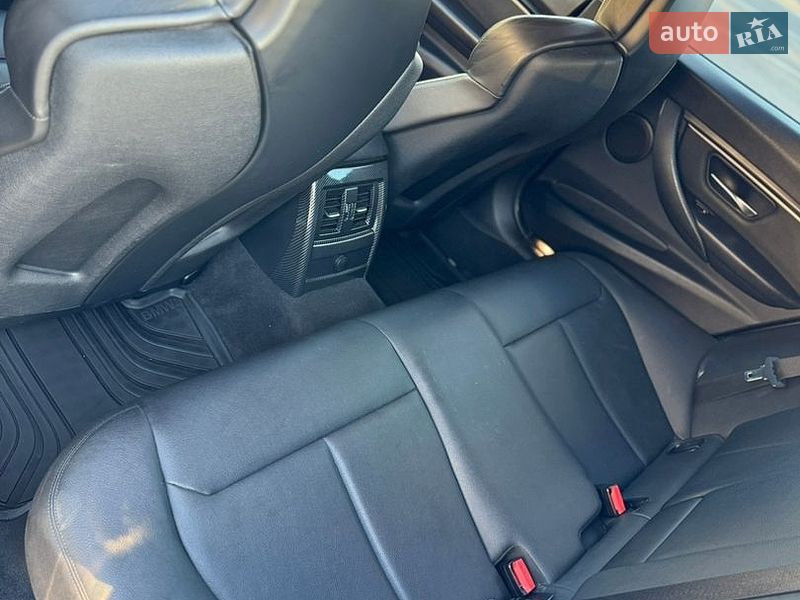 Фото BMW 3 Series з оголошення AUTO.RIA