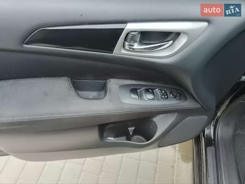 Фото Nissan Pathfinder з оголошення AUTO.RIA
