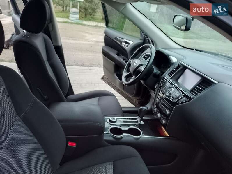Фото Nissan Pathfinder з оголошення AUTO.RIA