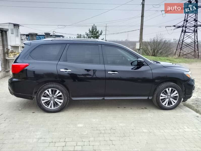 Фото Nissan Pathfinder з оголошення AUTO.RIA