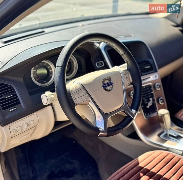 Фото Volvo XC60 з оголошення AUTO.RIA