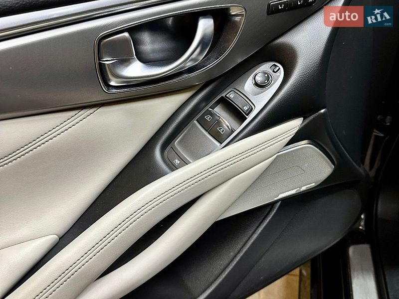 Фото Infiniti Q60 з оголошення AUTO.RIA