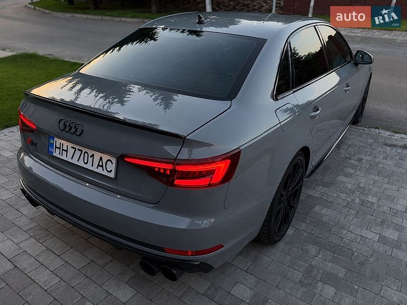 Фото Audi S4 з оголошення AUTO.RIA