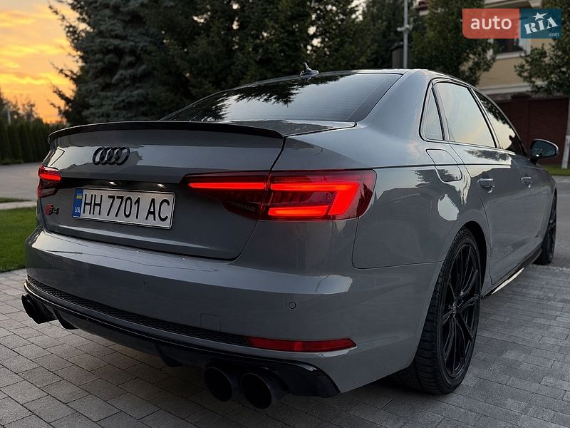 Фото Audi S4 з оголошення AUTO.RIA