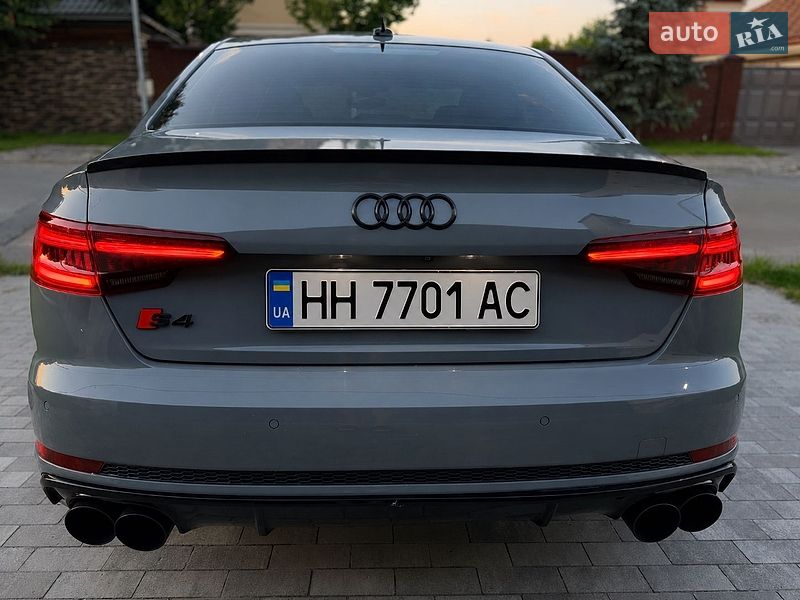 Фото Audi S4 з оголошення AUTO.RIA