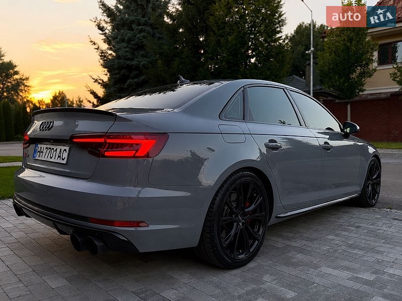 Фото Audi S4 з оголошення AUTO.RIA