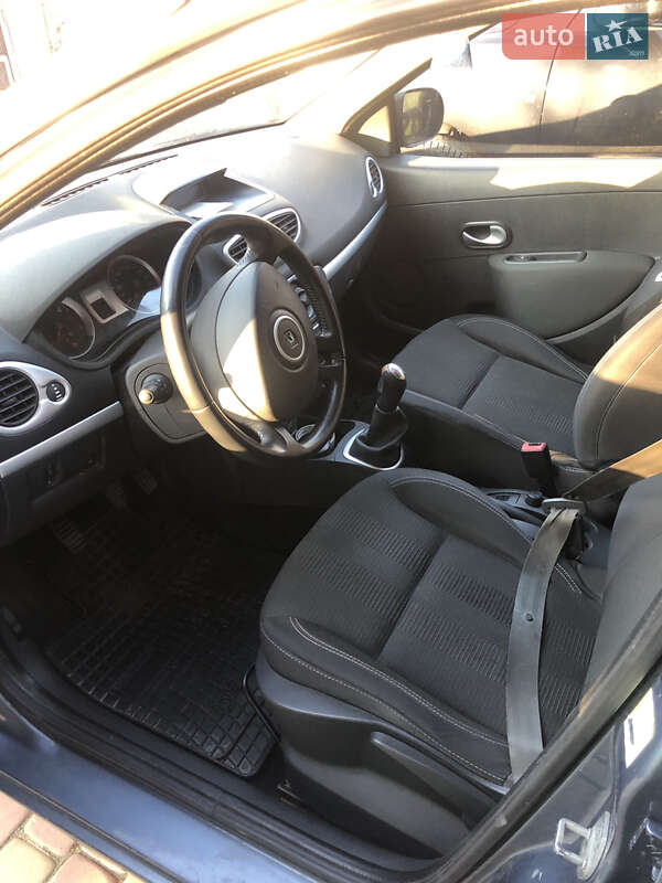 Фото Renault Clio з оголошення AUTO.RIA