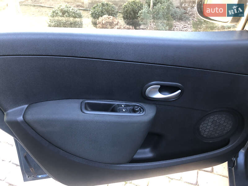 Фото Renault Clio з оголошення AUTO.RIA
