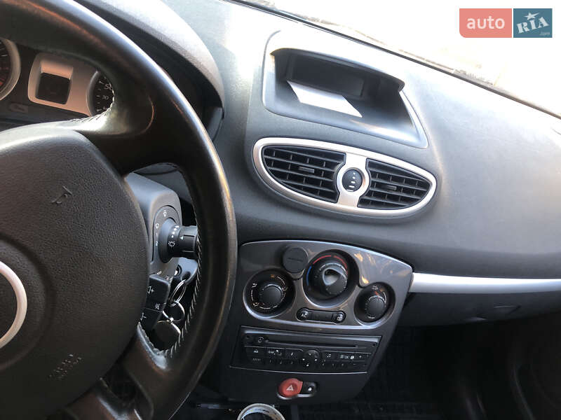 Фото Renault Clio з оголошення AUTO.RIA