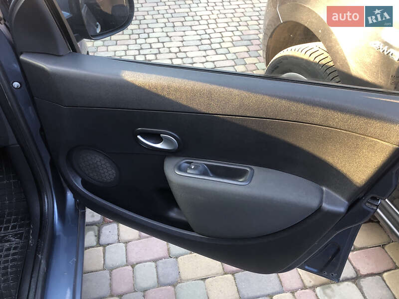 Фото Renault Clio з оголошення AUTO.RIA