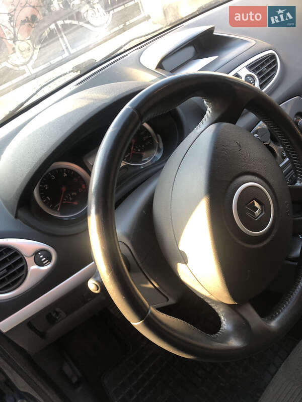 Фото Renault Clio з оголошення AUTO.RIA