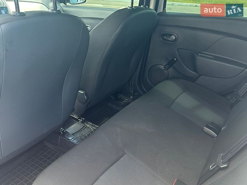 Фото Renault Logan з оголошення AUTO.RIA
