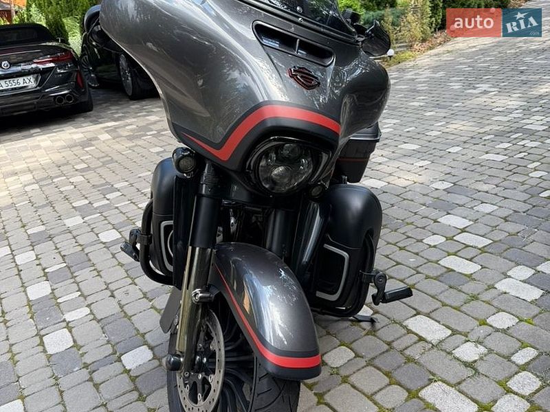 Фото Harley-Davidson CVO Street Glide з оголошення AUTO.RIA