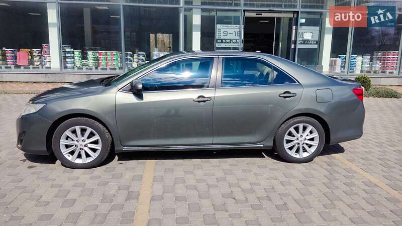 Фото Toyota Camry з оголошення AUTO.RIA
