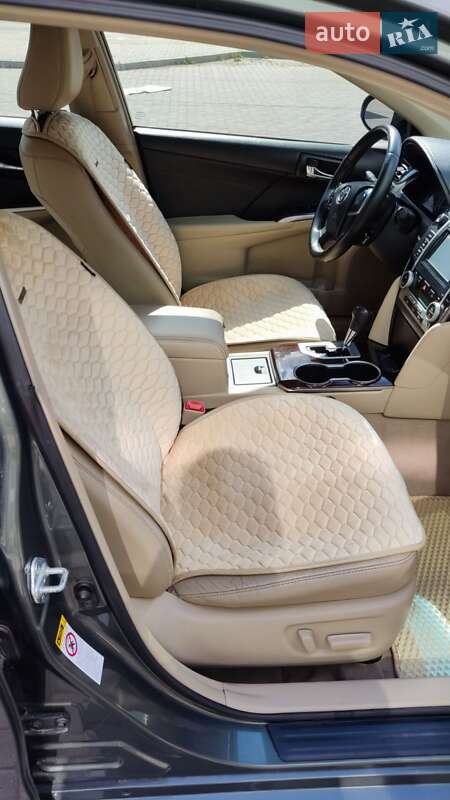 Фото Toyota Camry з оголошення AUTO.RIA