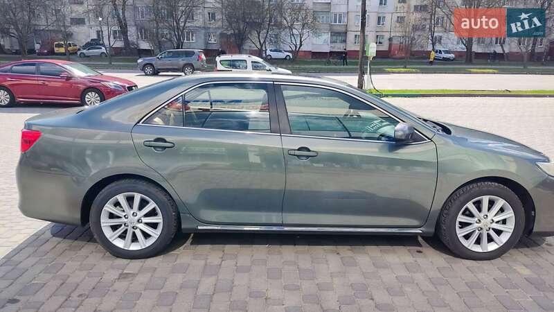 Фото Toyota Camry з оголошення AUTO.RIA
