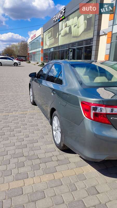 Фото Toyota Camry з оголошення AUTO.RIA