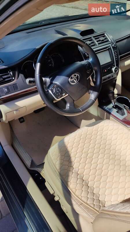 Фото Toyota Camry з оголошення AUTO.RIA