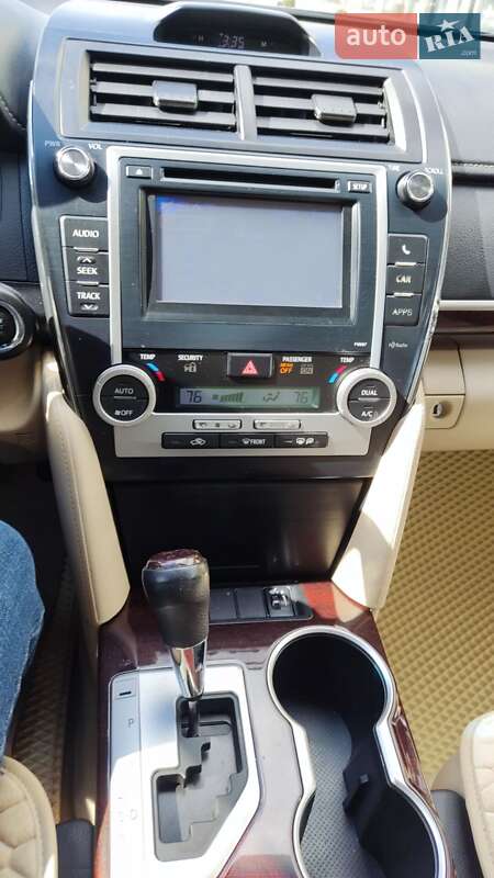 Фото Toyota Camry з оголошення AUTO.RIA