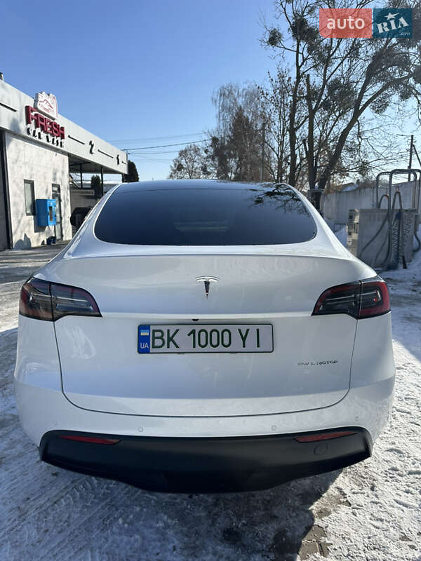 Фото Tesla Model Y з оголошення AUTO.RIA