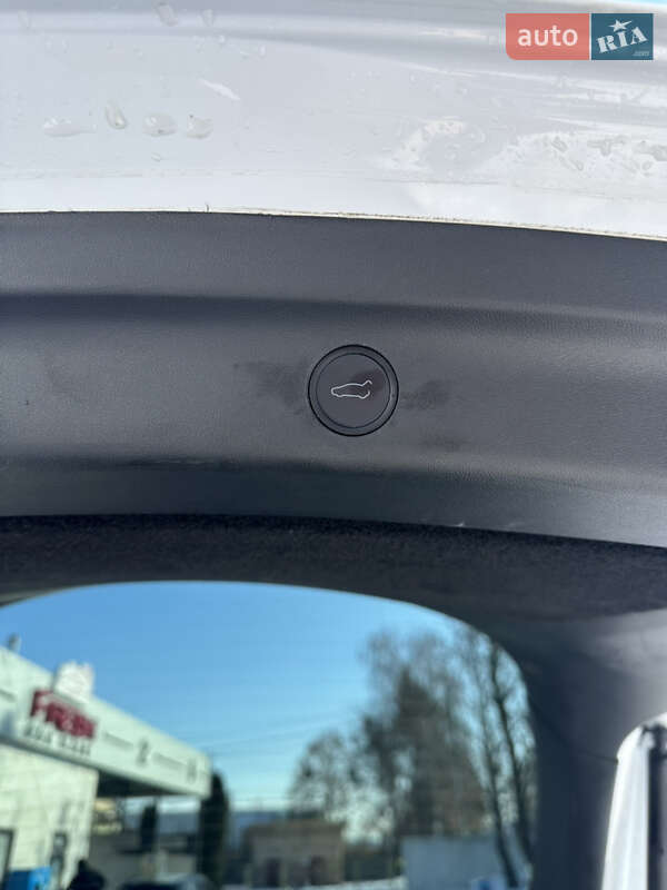 Фото Tesla Model Y з оголошення AUTO.RIA