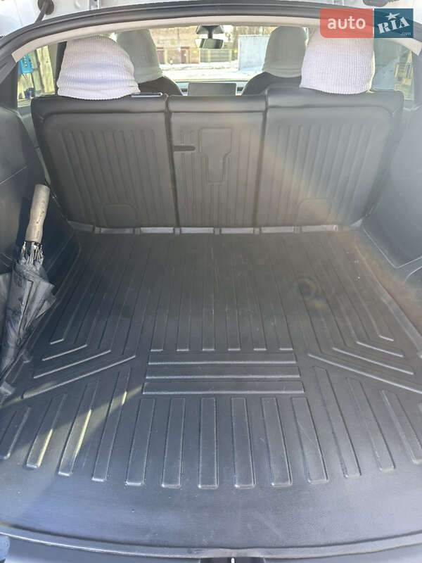 Фото Tesla Model Y з оголошення AUTO.RIA