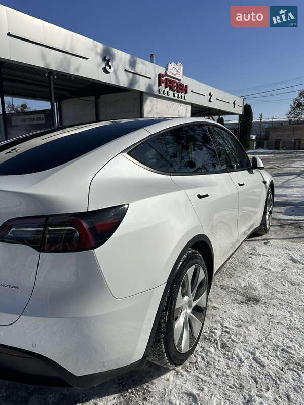 Фото Tesla Model Y з оголошення AUTO.RIA