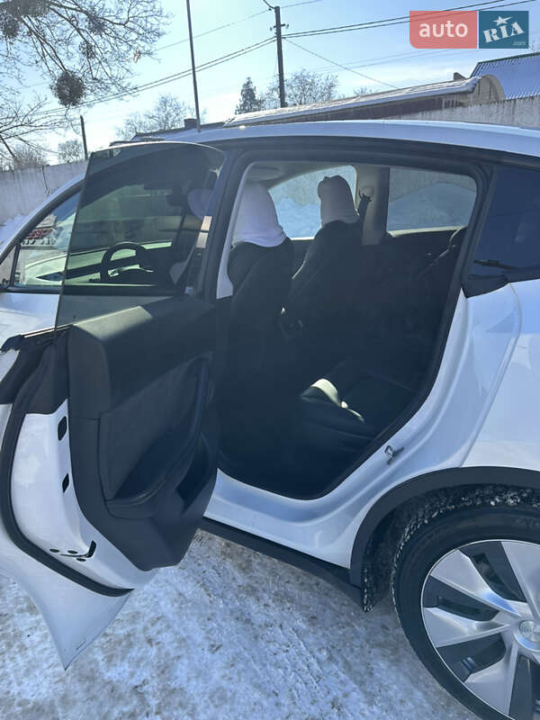 Фото Tesla Model Y з оголошення AUTO.RIA