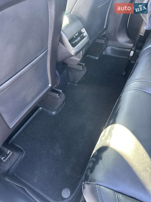 Фото Tesla Model Y з оголошення AUTO.RIA