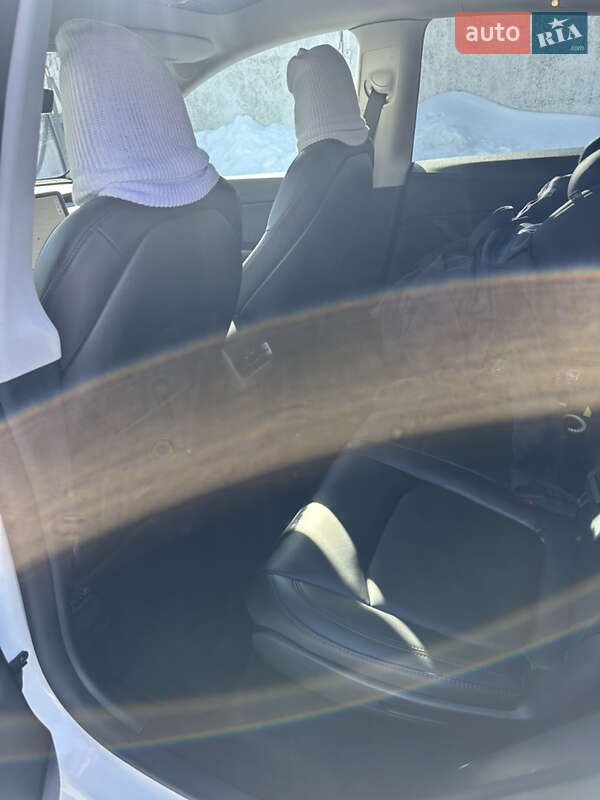 Фото Tesla Model Y з оголошення AUTO.RIA