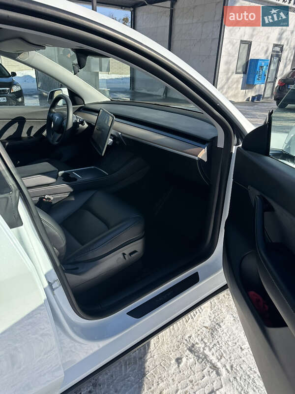 Фото Tesla Model Y з оголошення AUTO.RIA
