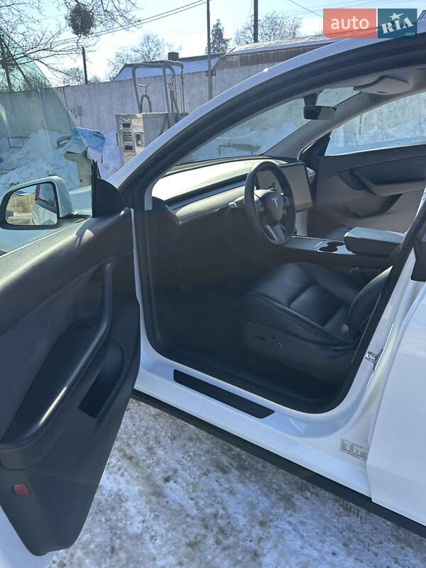 Фото Tesla Model Y з оголошення AUTO.RIA