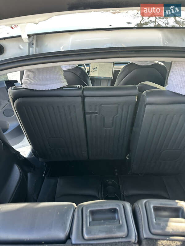 Фото Tesla Model Y з оголошення AUTO.RIA